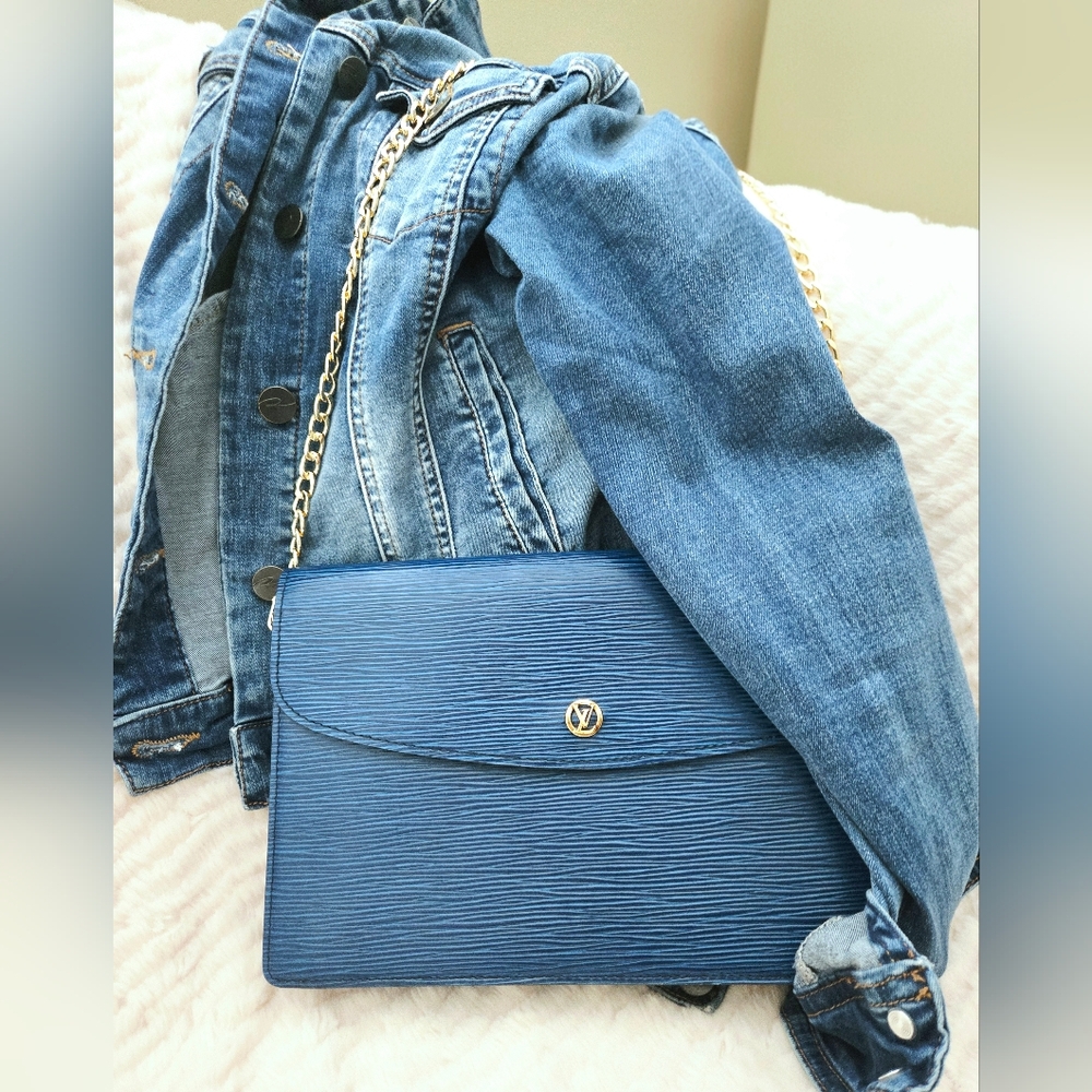 Authentic LOUIS VUITTON LV Blue Gold Epi‎ Leather Clutch WOC Wallet Crossbody
